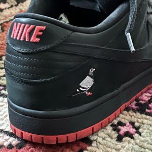 Nike SB Dunk "Black Pigeon"